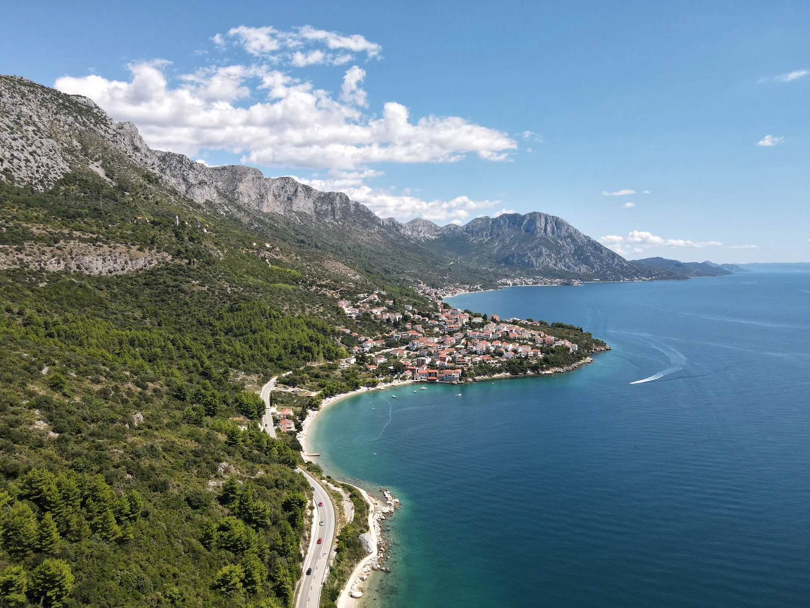 The coast road running along the Dalmatian shore below the mountains